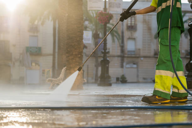 Best Garage Pressure Washing  in Darlington, WI